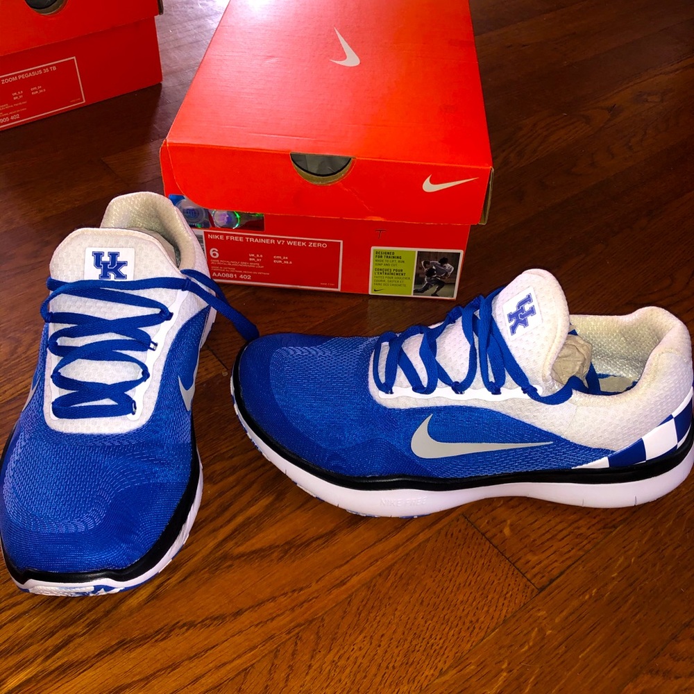 New UK Kentucky Nike Shoes Size 6